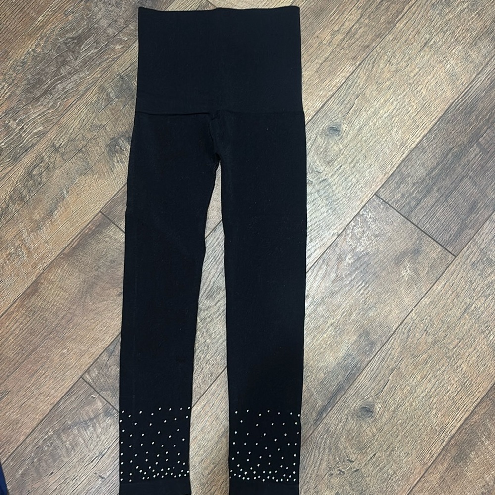 Girls black dressy leggings.